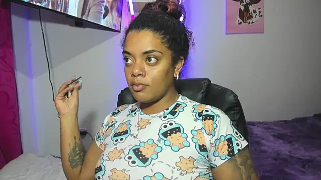 Snapshot of ladyrd1 chatting on January 2026 05:42:01 AM ladyrd1 online show from January 2026 05:42:01 AM