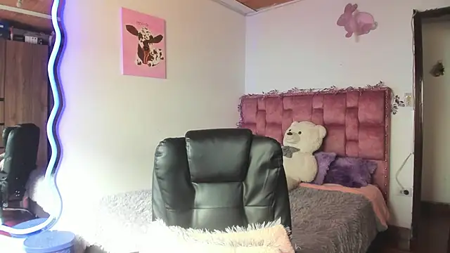 Snapshot of ladyrd1 chatting on January 2026 07:52:01 PM ladyrd1 online show from January 2026 07:52:01 PM