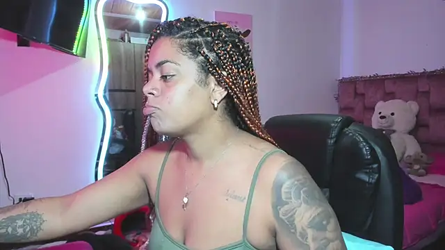 Snapshot of ladyrd1 chatting on February 2026 01:05:01 PM ladyrd1 online show from February 2026 01:05:01 PM