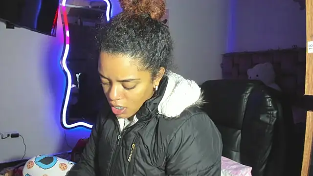 Snapshot of ladyrd1 chatting on February 2026 04:35:01 AM ladyrd1 online show from February 2026 04:35:01 AM