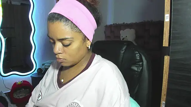 Snapshot of ladyrd1 chatting on February 2026 11:46:01 PM ladyrd1 online show from February 2026 11:46:01 PM