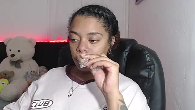 ladyrd1 online show from May 2026 09:56:02 PM
