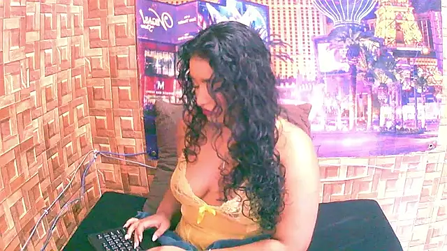 Snapshot of IndianAngel4u chatting on April 2026 03:07:01 PM IndianAngel4u online show from April 2026 03:07:01 PM