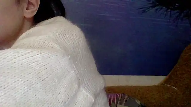 Snapshot of AliceTailor chatting on April 2026 12:29:02 PM AliceTailor online show from April 2026 12:29:02 PM