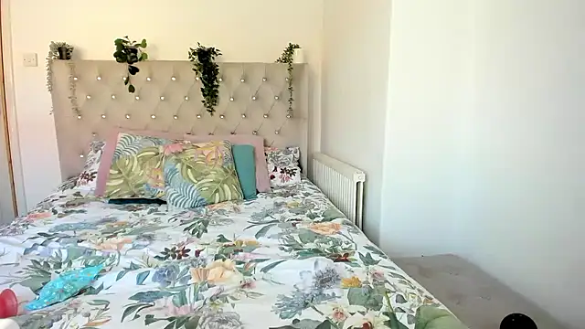 Snapshot of Alexia-Lee chatting on March 2025 01:14:01 PM Alexia-Lee online show from March 2025 01:14:01 PM