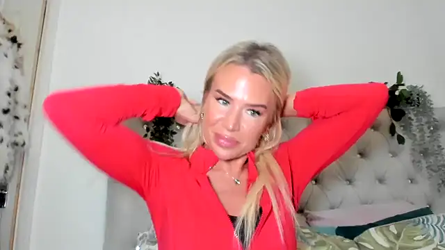 Snapshot of Alexia-Lee chatting on October 2025 08:04:01 PM Alexia-Lee online show from October 2025 08:04:01 PM