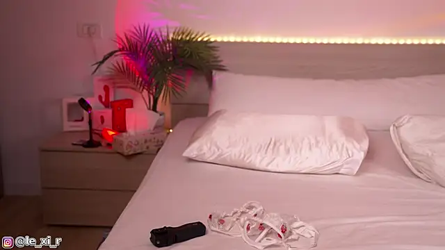 Snapshot of Lexi_Reed chatting on October 2025 02:08:01 PM Lexi Reed online show from October 2025 02:08:01 PM