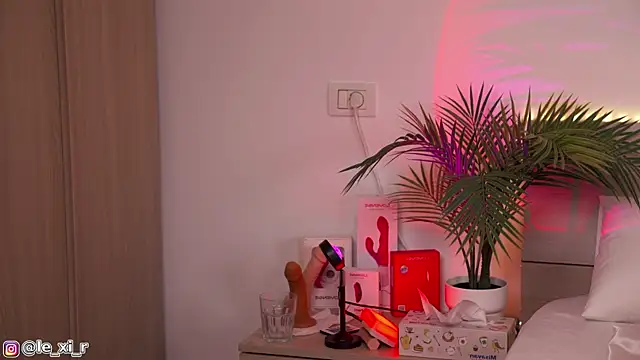 Snapshot of Lexi_Reed chatting on October 2025 02:07:01 PM Lexi Reed online show from October 2025 02:07:01 PM