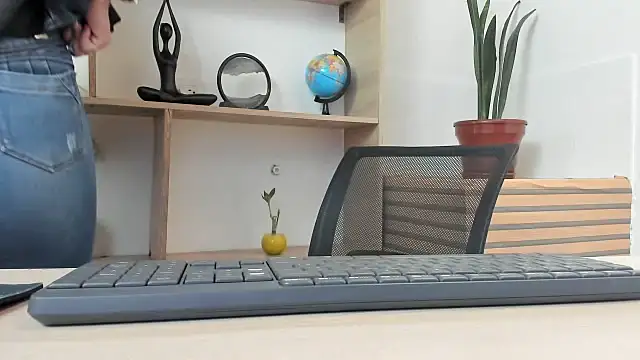 Snapshot of merlinaadams_ chatting on September 2025 02:44:02 PM merlinaadams online show from September 2025 02:44:02 PM