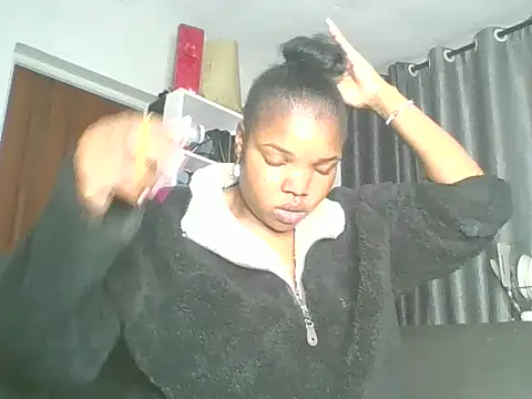 Snapshot of sweet_bigclit chatting on September 2025 05:28:02 AM sweet bigclit online show from September 2025 05:28:02 AM