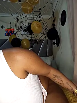 Snapshot of CocoBootyyy chatting on October 2025 11:43:01 PM CocoBootyyy online show from October 2025 11:43:01 PM