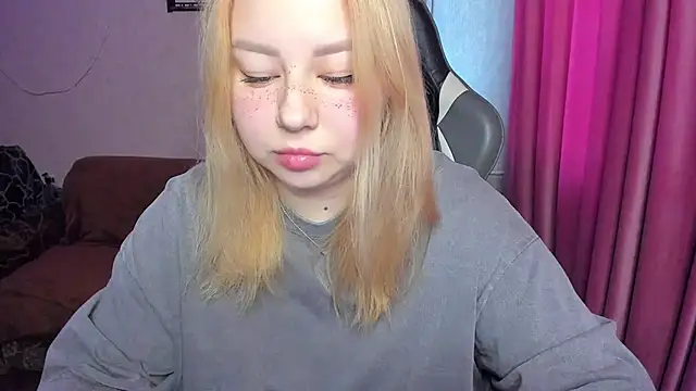 Snapshot of Milafoxxxy chatting on November 2025 09:10:02 AM Milafoxxxy online show from November 2025 09:10:02 AM