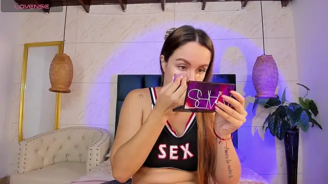 Taiissa  online show from December 2025 12:54:01 PM