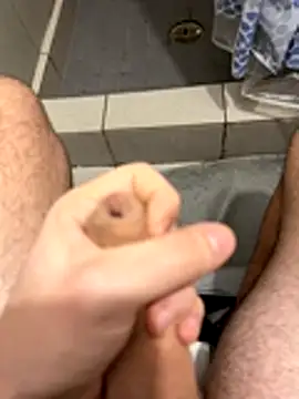 Snapshot of magrossebite25cm chatting on November 2025 04:39:02 AM magrossebite25cm online show from November 2025 04:39:02 AM