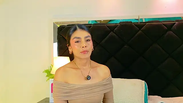 Snapshot of Holly_Brensonexx_ chatting on November 2025 01:44:01 PM Holly Brensonexx online show from November 2025 01:44:01 PM