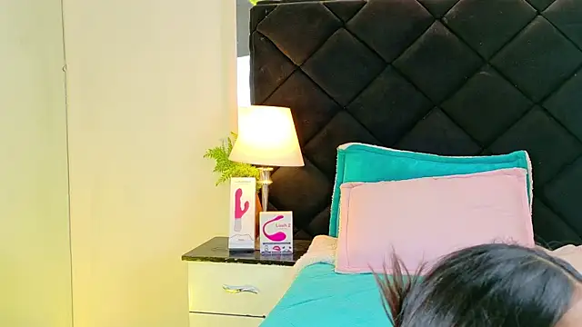 Snapshot of Holly_Brensonexx_ chatting on November 2025 04:06:02 PM Holly Brensonexx online show from November 2025 04:06:02 PM