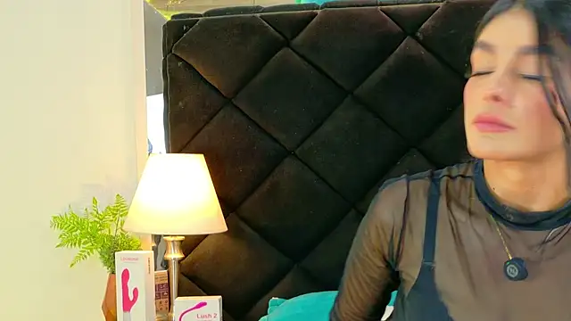 Snapshot of Holly_Brensonexx_ chatting on December 2025 04:08:01 AM Holly Brensonexx online show from December 2025 04:08:01 AM