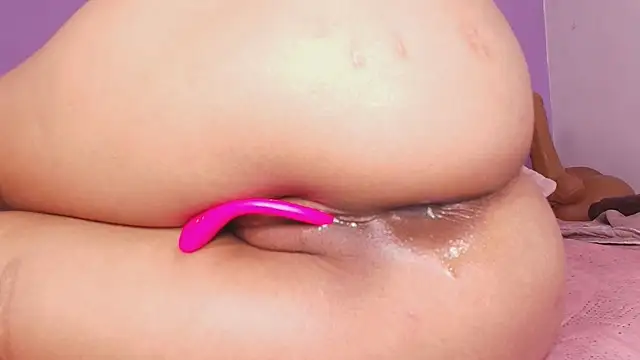 Snapshot of vale_ross_ chatting on February 2025 06:09:02 AM vale ross online show from February 2025 06:09:02 AM