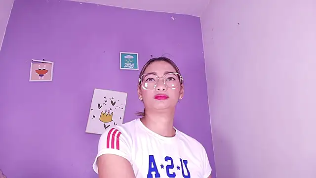 Snapshot of vale_ross_ chatting on September 2025 03:08:02 AM vale ross online show from September 2025 03:08:02 AM