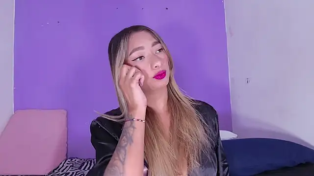 Snapshot of vale_ross_ chatting on November 2025 03:04:01 AM vale ross online show from November 2025 03:04:01 AM