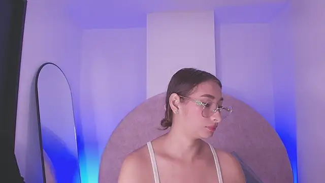Snapshot of vale_ross_ chatting on April 2026 03:04:02 AM vale ross online show from April 2026 03:04:02 AM