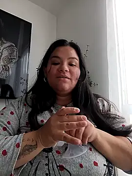 Snapshot of Julieta-tits chatting on February 2026 01:40:01 PM Julieta-tits online show from February 2026 01:40:01 PM