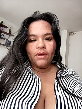 Julieta-tits online show from April 2026 05:17:01 PM