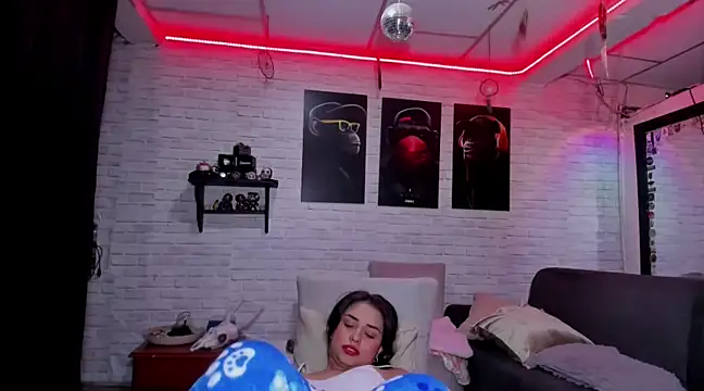 Snapshot of Kimmymadison- chatting on January 2025 06:34:02 AM Kimmymadison- online show from January 2025 06:34:02 AM