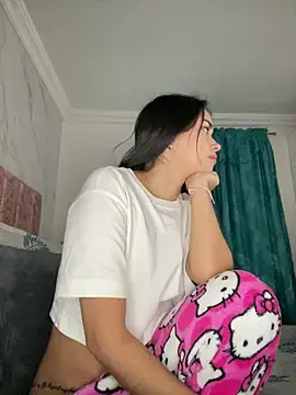 Kimmymadison- online show from April 2026 05:00:02 AM