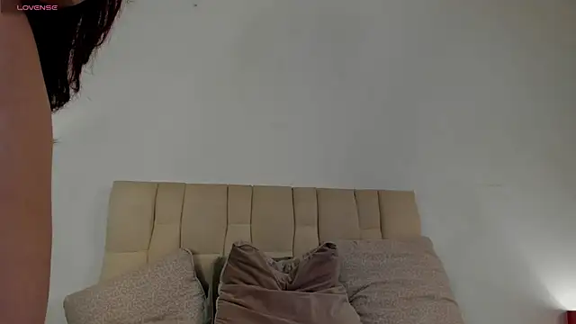 Snapshot of Roxxy_mora chatting on February 2025 01:02:01 AM Roxxy mora online show from February 2025 01:02:01 AM