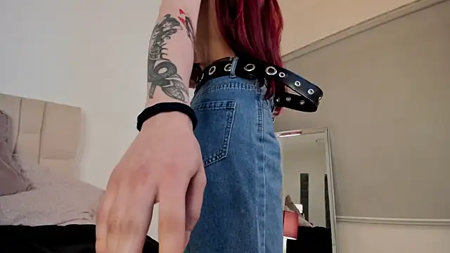 Snapshot of Roxxy_mora chatting on February 2025 03:28:01 AM Roxxy mora online show from February 2025 03:28:01 AM