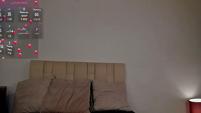 Snapshot of Roxxy_mora chatting on February 2025 10:03:02 PM Roxxy mora online show from February 2025 10:03:02 PM