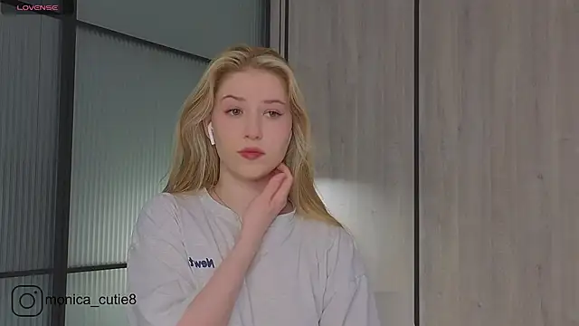 Monikacutie online show from March 2025 04:38:02 AM