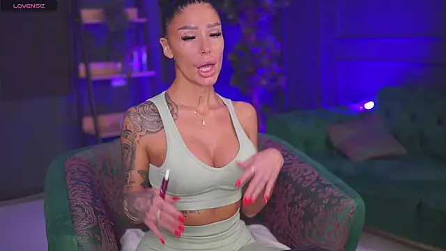 RaquelleVon online show from January 2025 05:48:01 PM