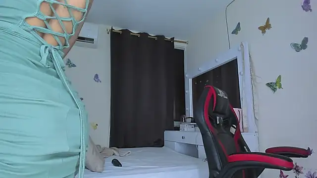 sofiacastillo01 online show from October 2025 03:42:01 PM