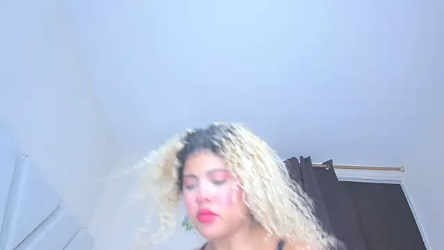 sofiacastillo01 online show from April 2026 06:32:01 PM