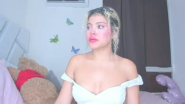 sofiacastillo01 online show from April 2026 06:05:02 PM