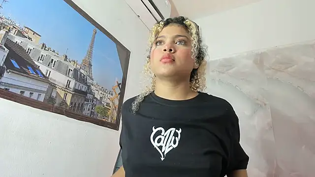 sofiacastillo01 online show from May 2026 01:30:02 PM