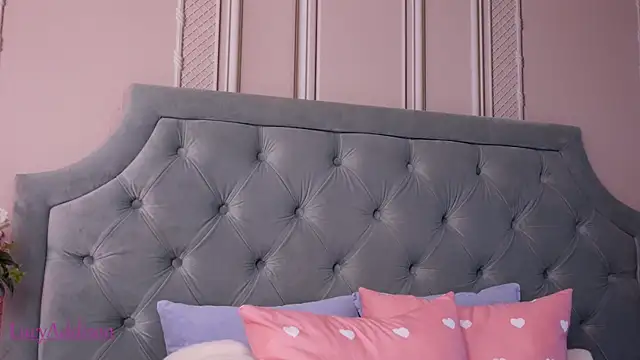 LucyAddison online show from November 2025 04:35:01 AM