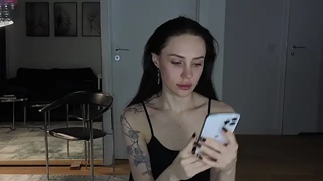 Sara Tranquil online show from November 2025 09:30:02 PM