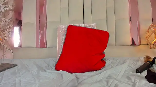 SaraMartini1 online show from December 2024 12:05:01 PM