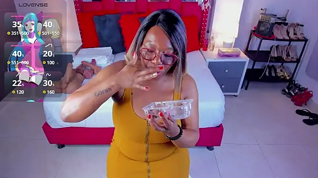 Snapshot of ShantalDior chatting on February 2025 03:11:02 AM ShantalDior online show from February 2025 03:11:02 AM