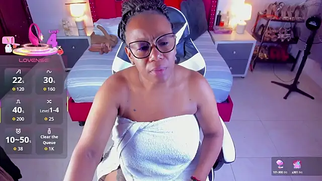 Snapshot of ShantalDior chatting on September 2025 03:06:02 AM ShantalDior online show from September 2025 03:06:02 AM