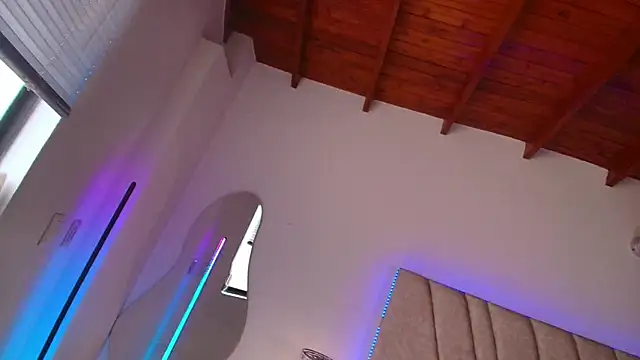 Snapshot of LeahPrada_ chatting on February 2025 06:03:01 PM LeahPrada online show from February 2025 06:03:01 PM