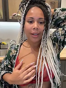 Snapshot of HaileyDiana chatting on October 2025 04:16:02 PM HaileyDiana online show from October 2025 04:16:02 PM