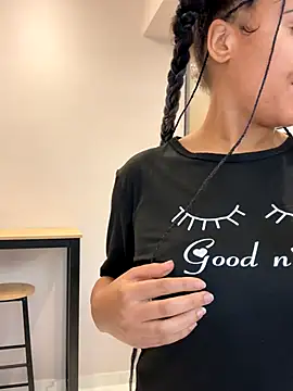 Snapshot of HaileyDiana chatting on November 2025 01:21:02 PM HaileyDiana online show from November 2025 01:21:02 PM