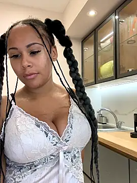 Snapshot of HaileyDiana chatting on November 2025 12:27:02 PM HaileyDiana online show from November 2025 12:27:02 PM