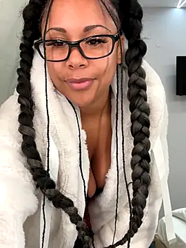 Snapshot of HaileyDiana chatting on December 2025 05:18:02 PM HaileyDiana online show from December 2025 05:18:02 PM