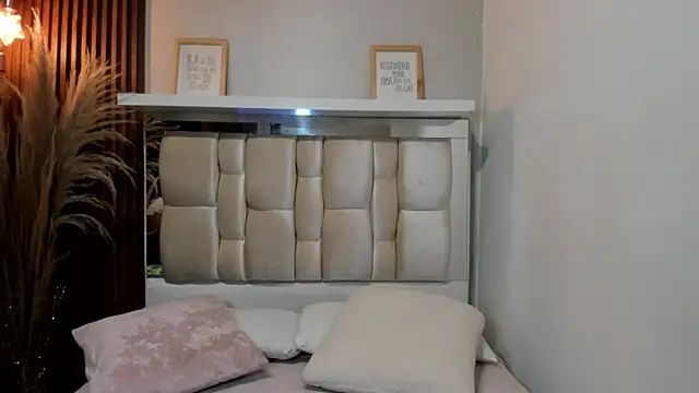 Snapshot of ANTONELLA__ROUSE_ chatting on January 2025 01:19:01 PM ANTONELLA ROUSE online show from January 2025 01:19:01 PM