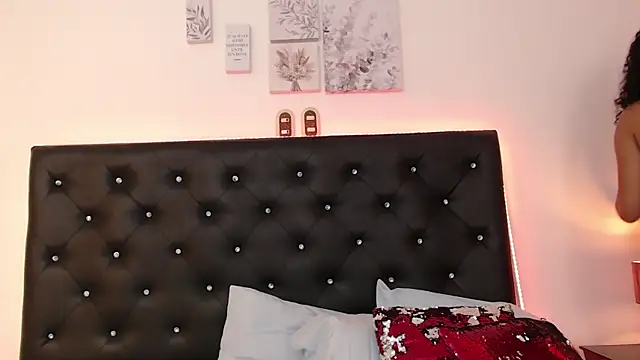 Snapshot of ariellaferra_ chatting on March 2025 07:43:02 PM ariellaferra online show from March 2025 07:43:02 PM